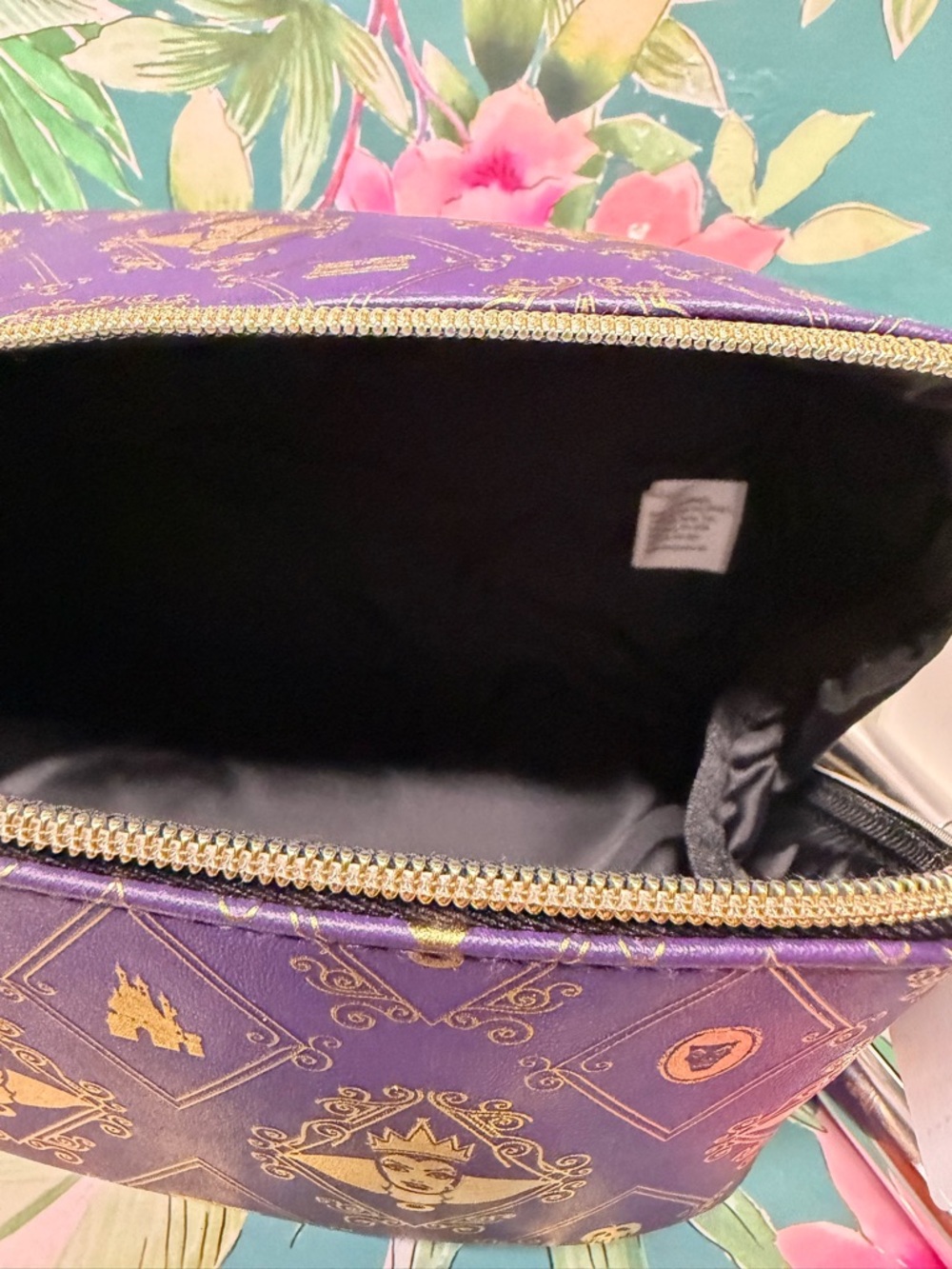 Beauty set - Disney Villains large makeup bag with 5 premium beauty items NWT - Picture 7 of 11
